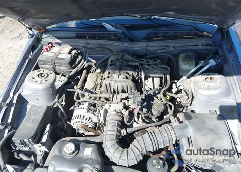 2006 Ford Mustang V6 z USA, uszkodzony, nr VIN 1ZVHT80N865221648